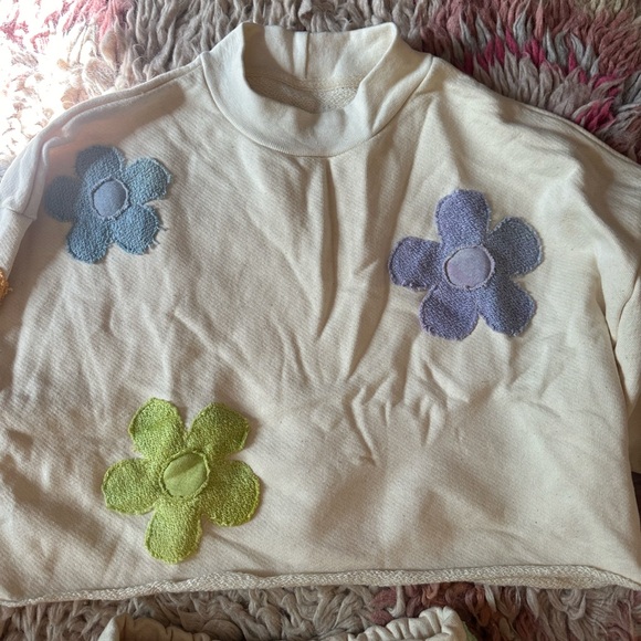 Colorful Flower Print Cropped Sweatshirt and Shorts Set - Picture 3 of 6